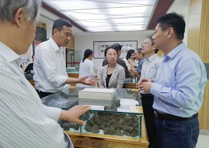 省人大檢查組到河南豫中鐵合金有限公司調(diào)研并了解《統(tǒng)